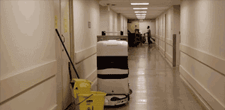 养老院使用机器人管理