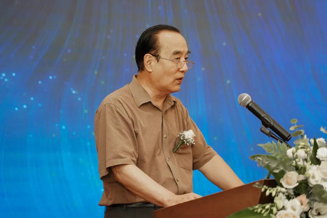 中国关心下一代工作委员会副秘书长郝毅，对养老机构和熹会的开业表示祝贺