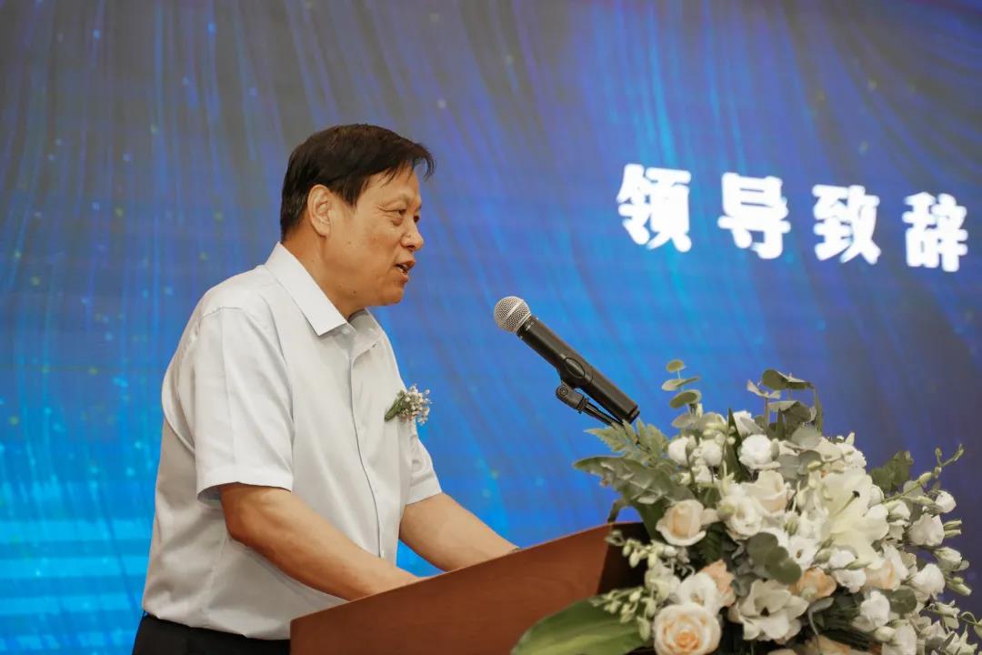 中国房地产业协会秘书长江书发表致辞