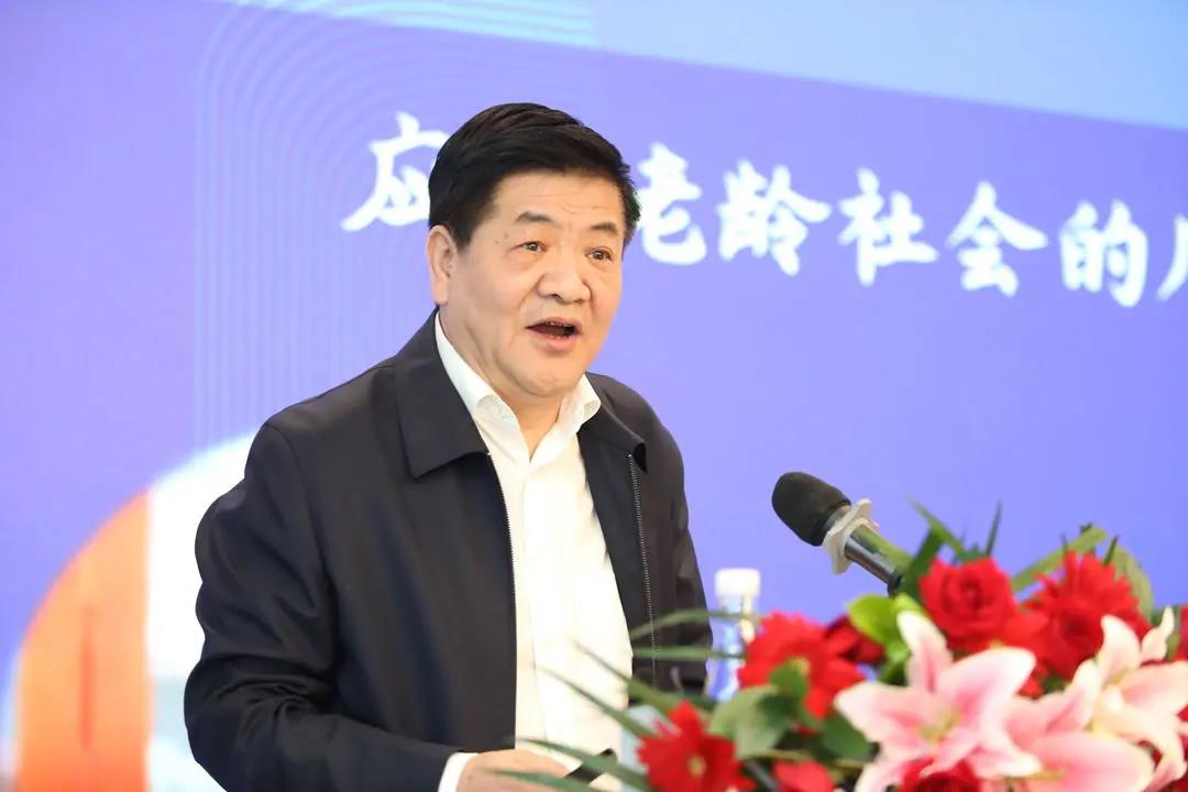党俊武在“老龄时代中国探索 首届中国老龄社会峰会”作主旨演讲
