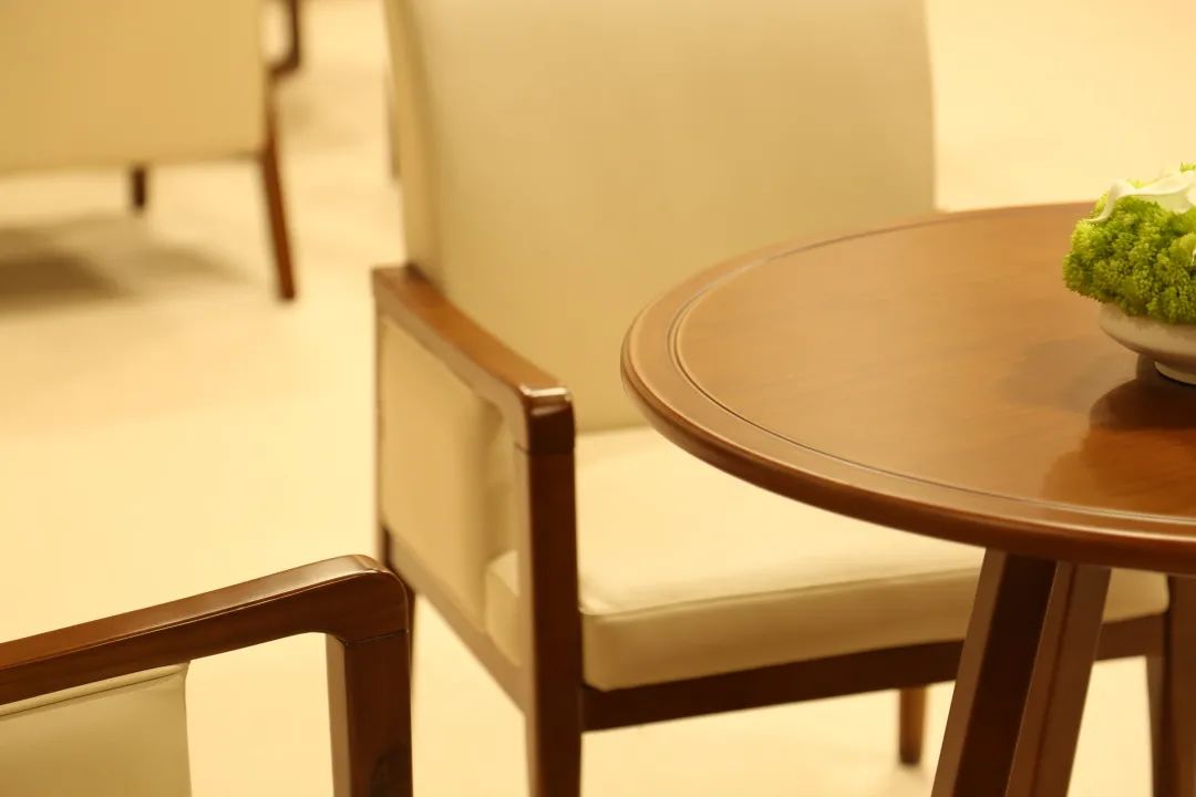 边角去锐化的老年家具