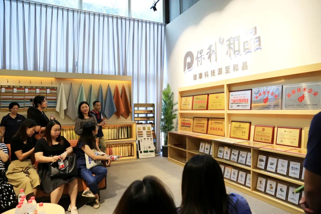 友邦保险广东分公司一行赴保利和品展厅参观交流